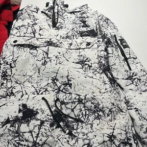 Barely worn pull over woman’s dope ski jacket
